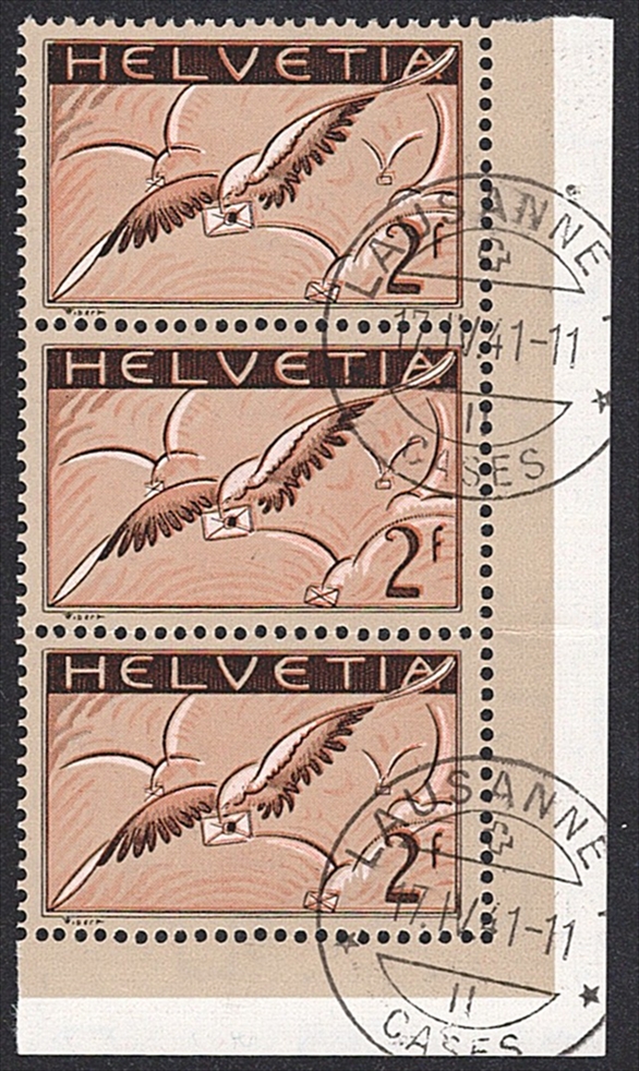 Schweiz, Flugpost. Nr.13z, 2Fr.braun, geriffeltes Kreidepapier, senkrechter 3er-Streifen, Bogenecke, LAUSANNE